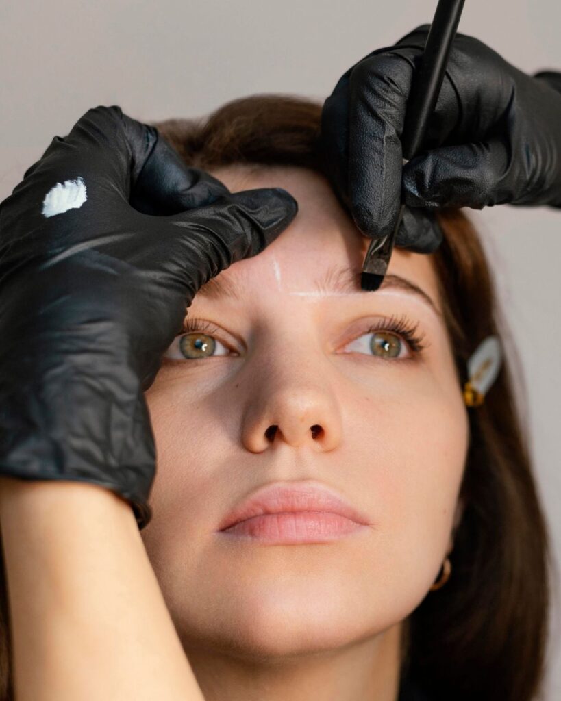 Programa de modelos para cejas semipermanentes